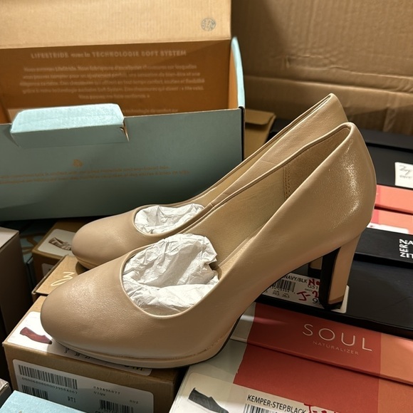 LifeStride Women's Julia Pump Tender Taupe - Picture 6 of 7